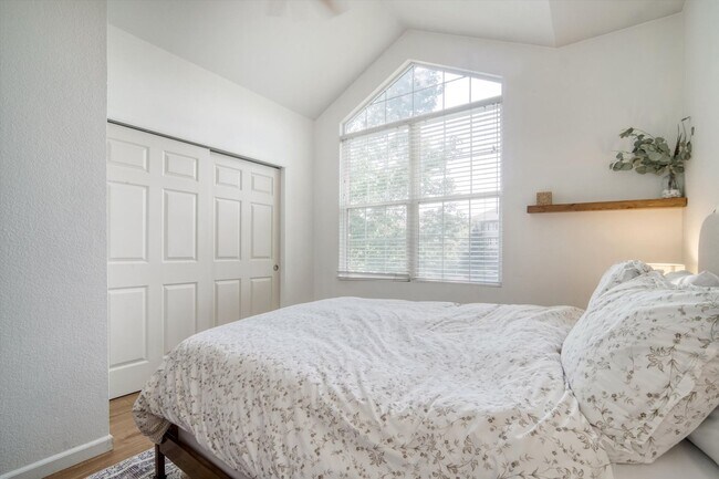 Building Photo - Fantastic Littleton condo  2 bedrooms and ...