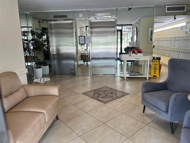 Building Photo - 3100 N Palm Aire Dr