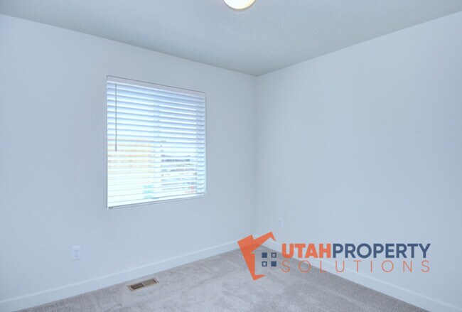 Building Photo - 959 W 540 S