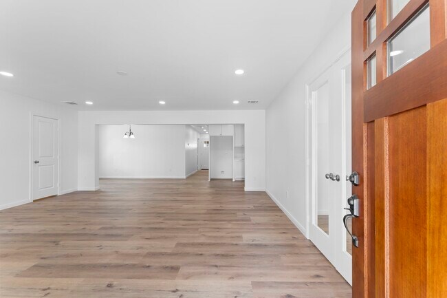 Building Photo - 1507 N Durham Dr