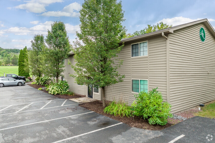 Building Photo - Apple Ridge Apartment Homes