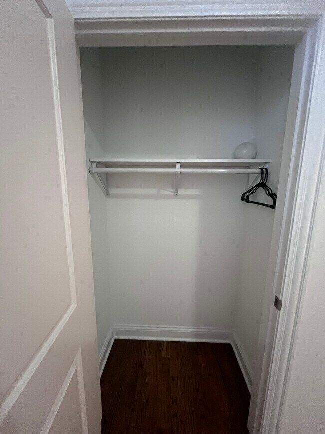 Building Photo - 5644 N California Ave