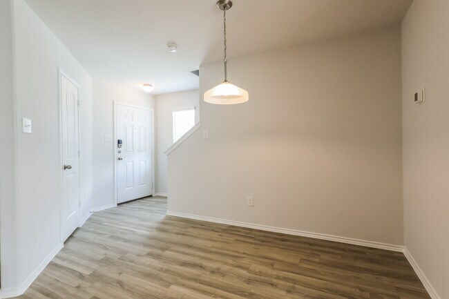 Building Photo - 18409 Hillwood Ln