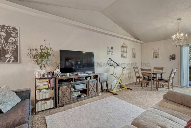 Building Photo - 1524 Shane Cir
