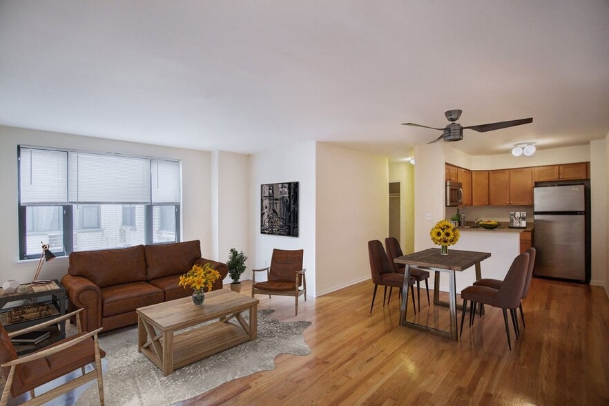 Building Photo - 525 W Oakdale Ave