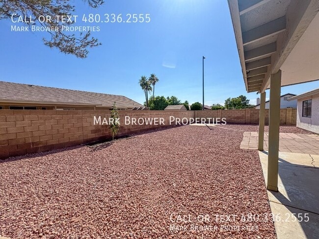 Building Photo - 449 E Meadows Ln