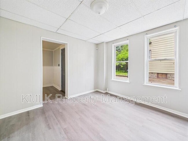 Building Photo - 448 E Voris St