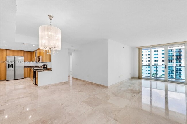 Building Photo - 7501 E Treasure Dr