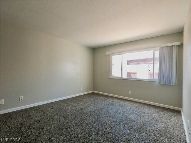 Building Photo - 1405 Vegas Valley Dr