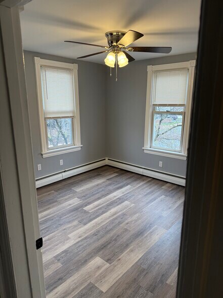 Building Photo - 1324 Main St