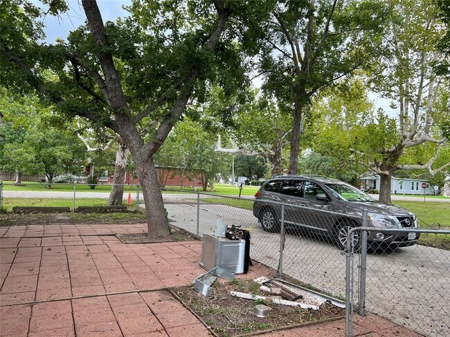 Building Photo - 14414 2nd St