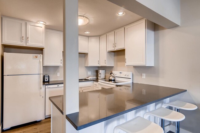 Building Photo - 56 Uneva Place