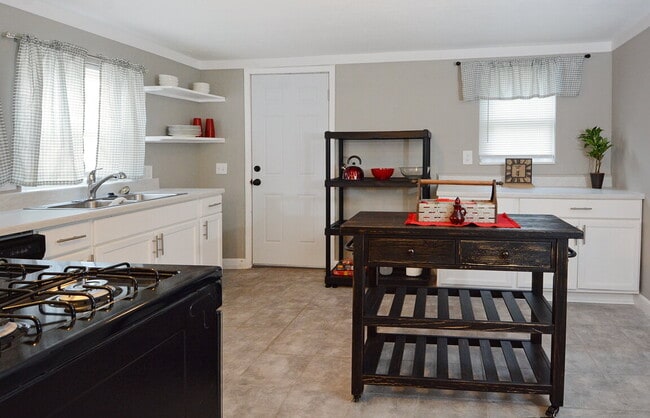 Building Photo - FURNISHED / ALL UTILITIES INCLUDED MONTHLY RENTAL RANCH HOME