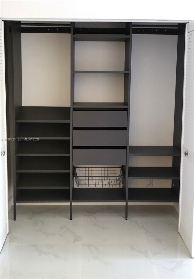 Building Photo - 2230 NE 56th Pl