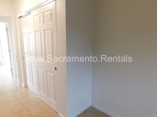 Building Photo - 101 Kennelford Cir