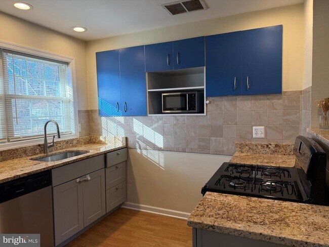 Building Photo - 5206 Easton Dr