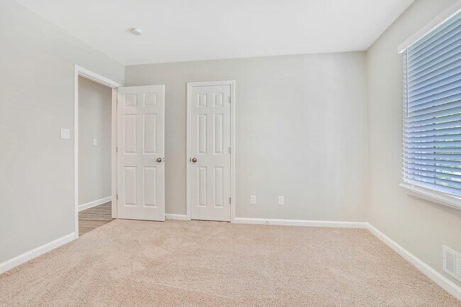 Building Photo - 6195 Cedar Wood Dr