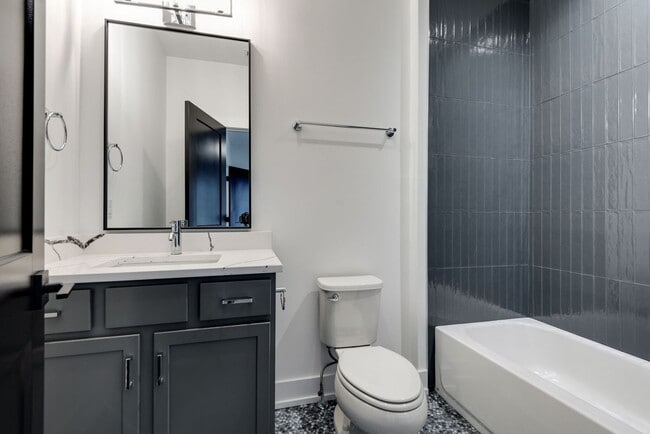 Building Photo - Welcome to Your Stylish Haven in Vibrant East Nashville!