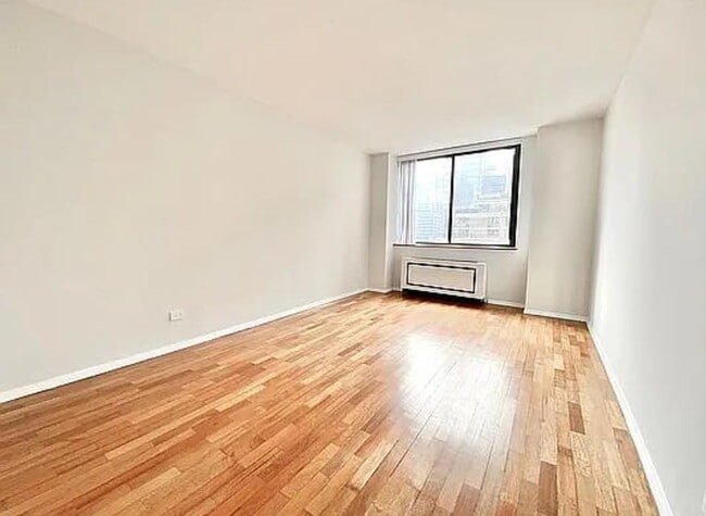 Building Photo - 330 E 75th St