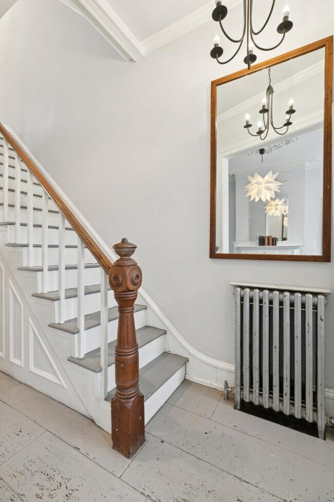 Building Photo - 1228 Catharine St