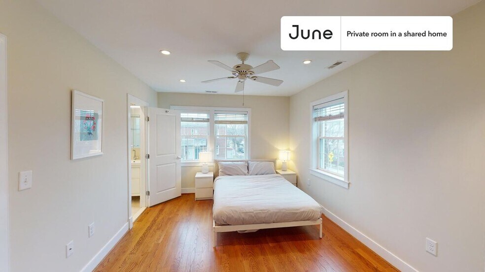 Building Photo - Room in Shared 3 bed/3 bath home in Capitol Hill