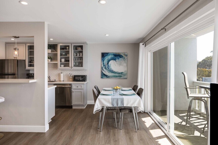 Building Photo - 650 The Village