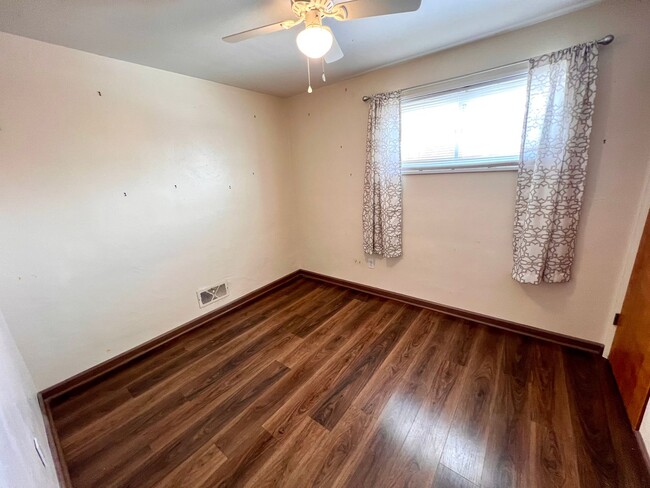 Building Photo - Monroeville - 3 Bedroom 2 Bathroom - Pet F...