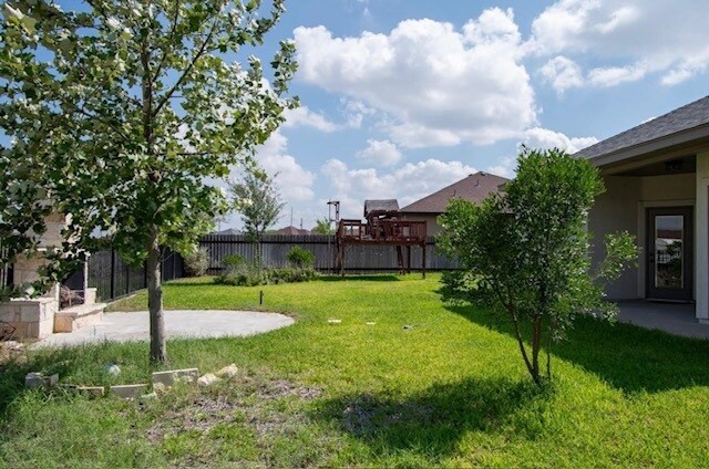 Building Photo - 112 Red Cloud Trl