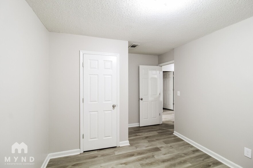 Building Photo - 5838 Waggoner Ct