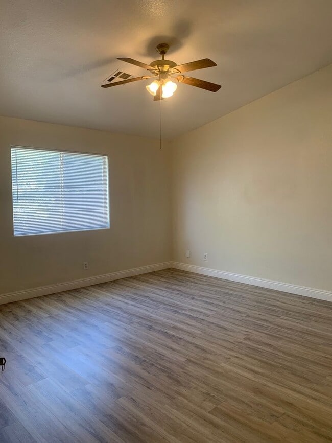 Building Photo - Single Story 3 Bedroom Home for Rent