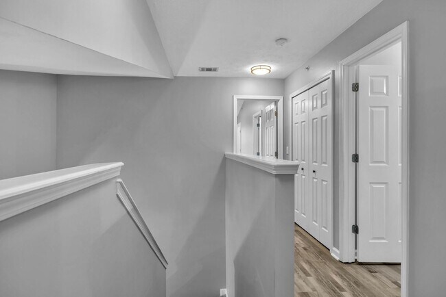 Building Photo - Move-in Ready Townhome in heart of Spring Hill