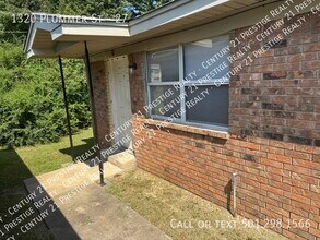 Building Photo - 1320 Plummer St