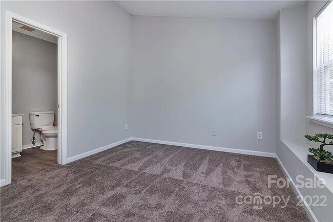 Building Photo - Charming 2BR Townhome in Charlotte