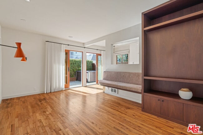 Building Photo - 27 18th Ave