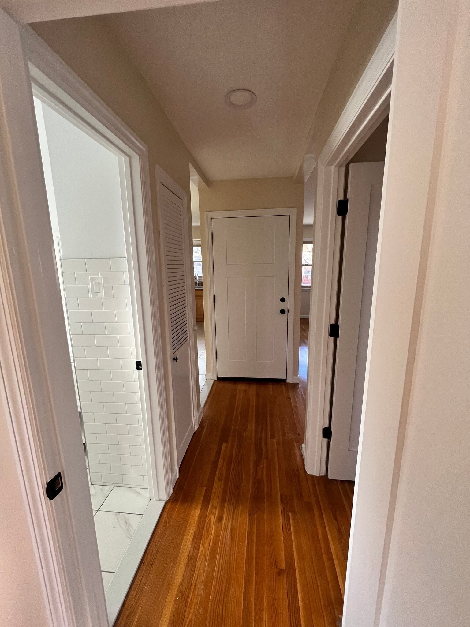 Building Photo - 0-02 2 St