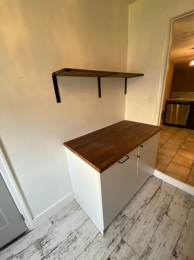 Building Photo - Charming 3-Bedroom Ranch !! "ASK ABOUT OUR...