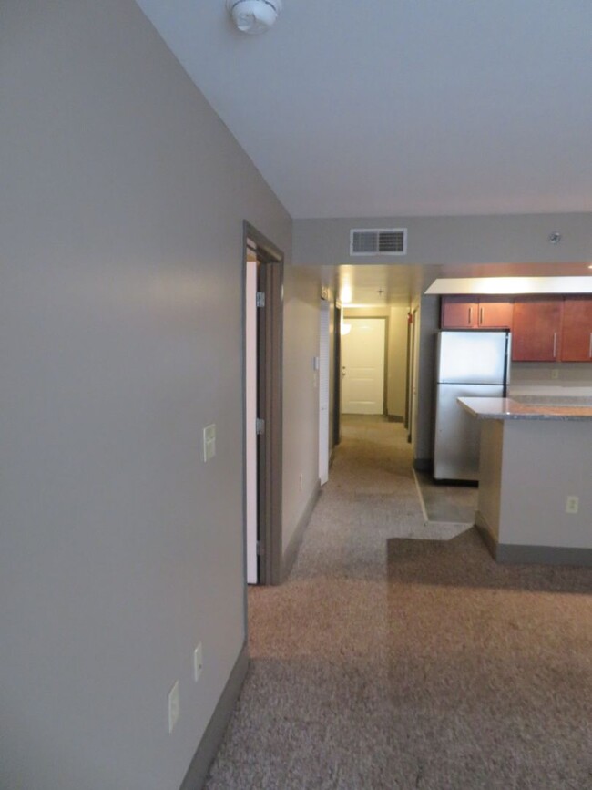 Building Photo - Lake Plaza Condominiums 3BD/2BA FALL 2025 ...