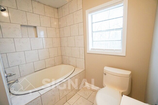 Building Photo - 1932 Portage Ave