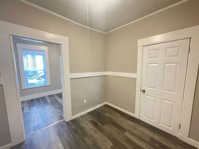 Building Photo - 325 Amherst St