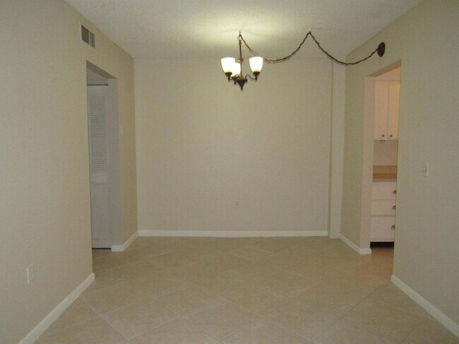 Building Photo - 2302 Sunrise Blvd