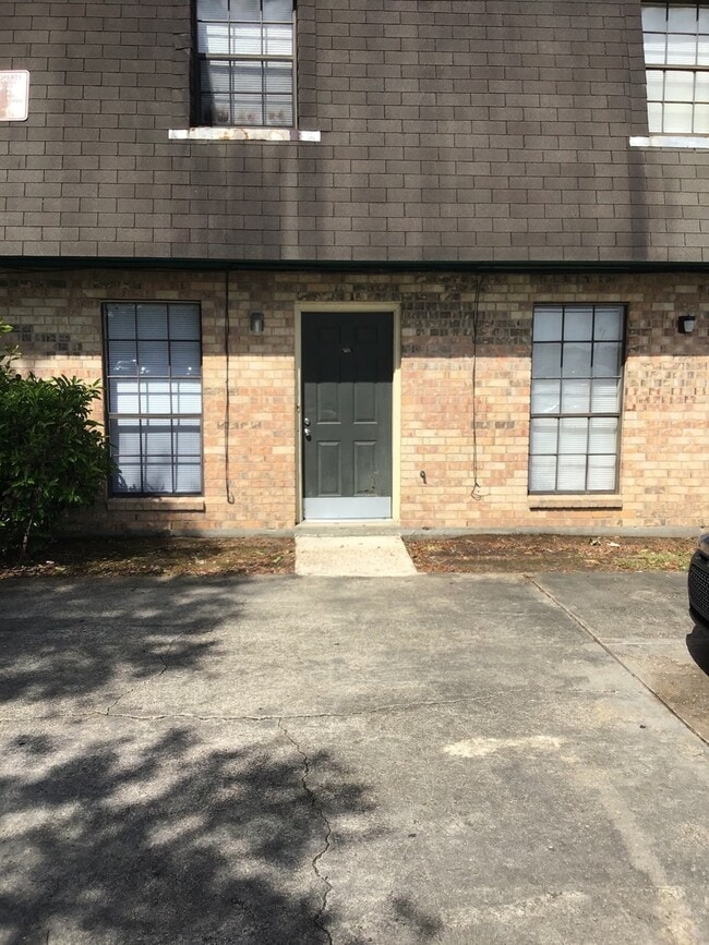 Building Photo - 308 Loire Ave
