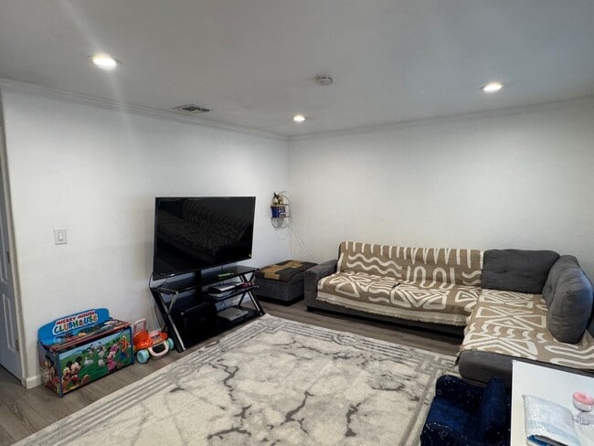 Building Photo - Home for Rent in Rio Linda