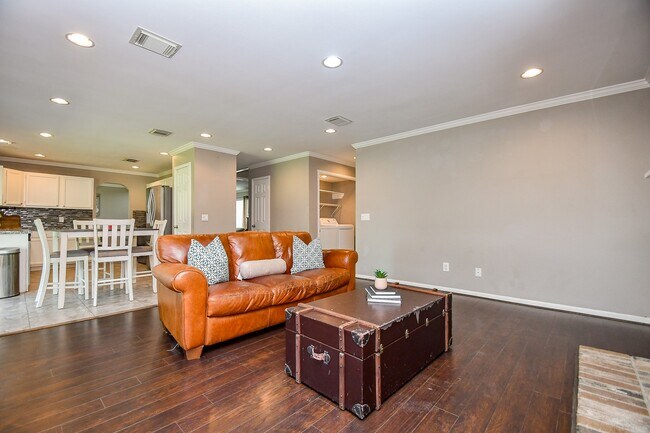 Building Photo - 7318 River Garden Dr