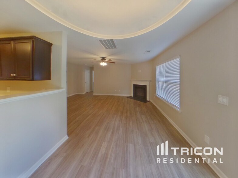 Building Photo - 750 Chariot Way