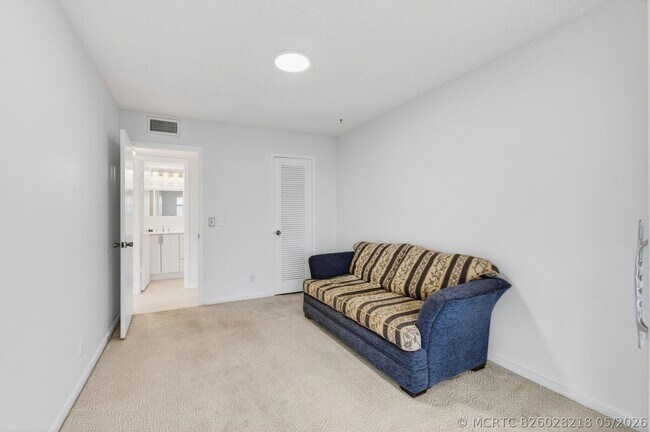 Building Photo - 360 Fanshaw I