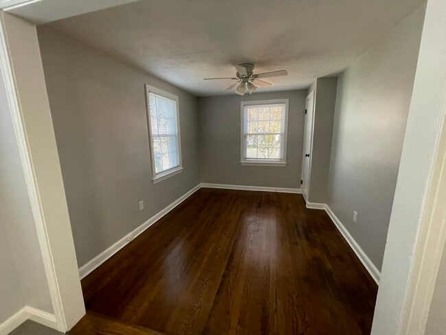 Building Photo - 34 Monroe St