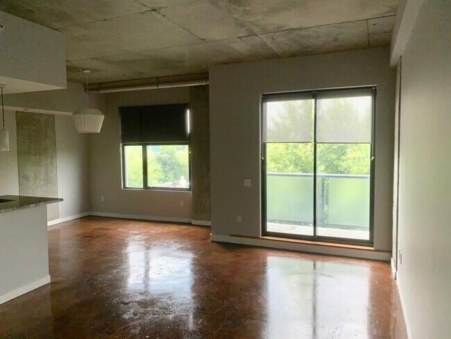 Building Photo - 335 W Ponce de Leon Ave