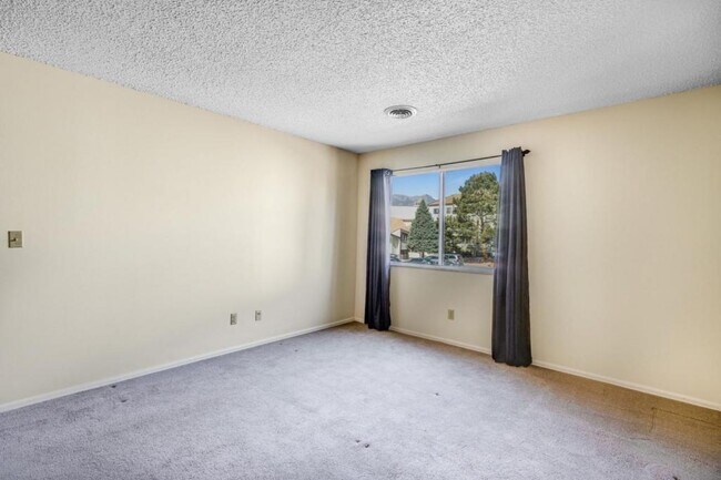 Building Photo - 6520 Delmonico Dr