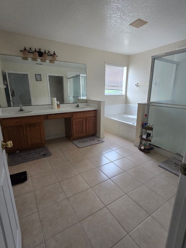 Building Photo - 2500 Baykal Dr