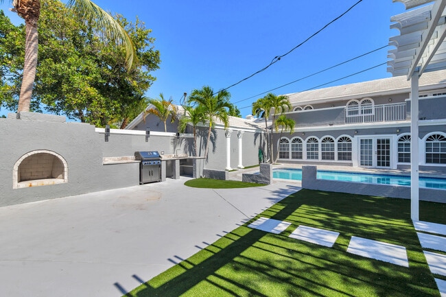 Building Photo - 3517 N Flagler Dr